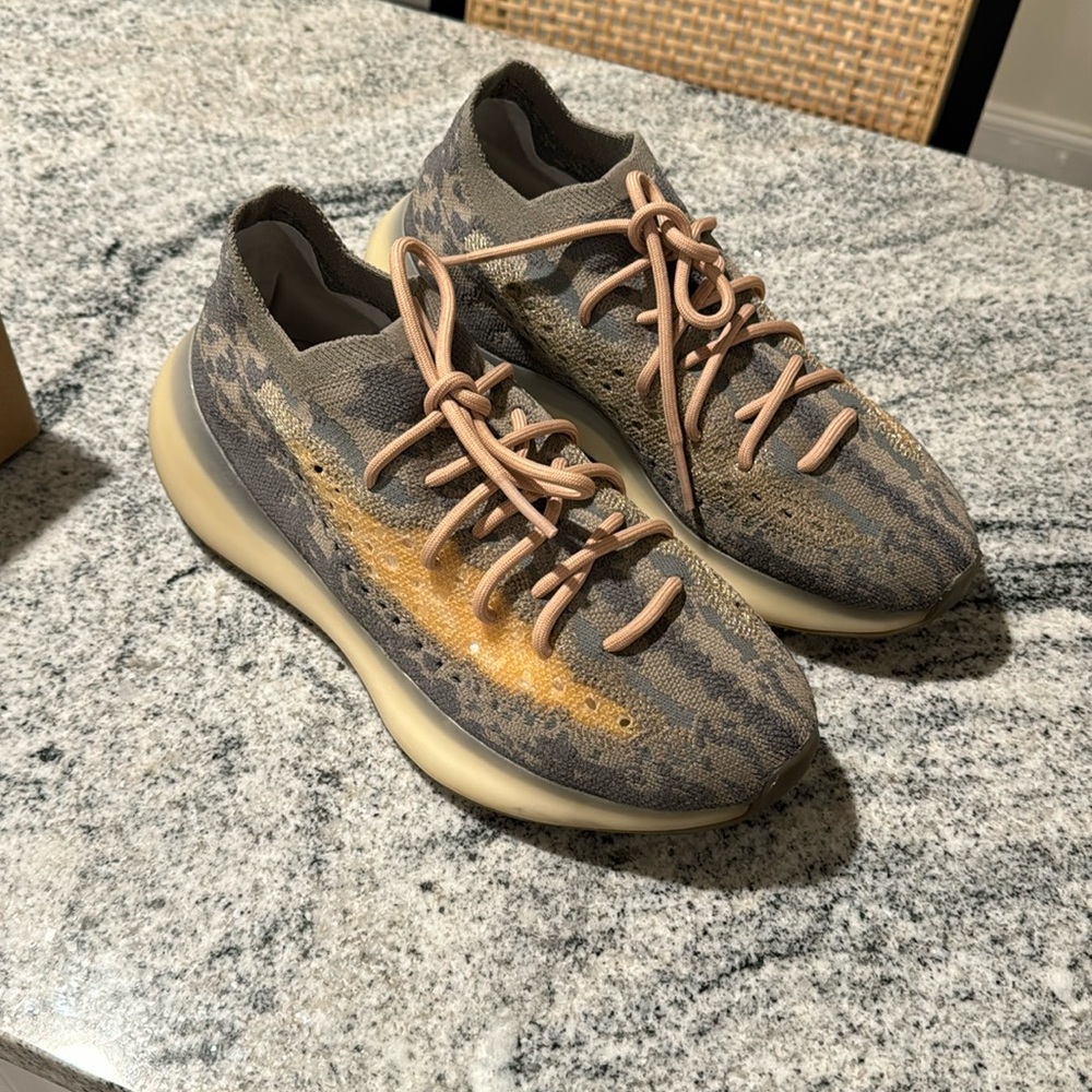 Yeezy 380 mist size 9.5